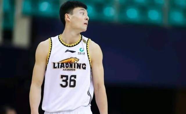 完美体育什么情况?鄢手骐进入自由球员名单,辽篮放弃执行+1选项,会离队吗?