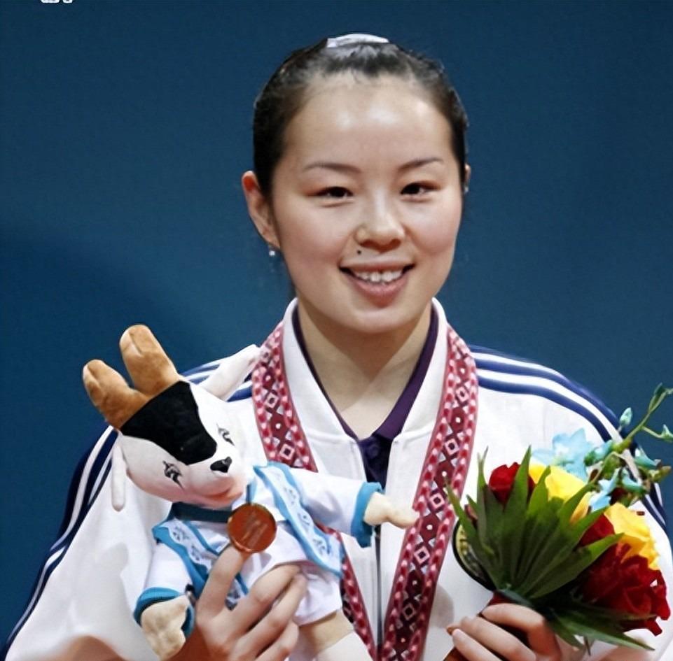 完美体育没拿过世界冠军,却参加4届奥运,47岁越来越美,儿子已走网球路